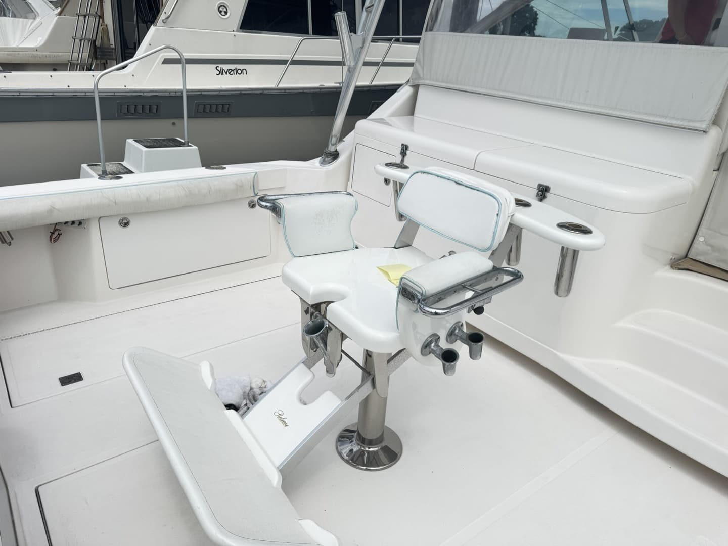 2005 Cabo 40 Express