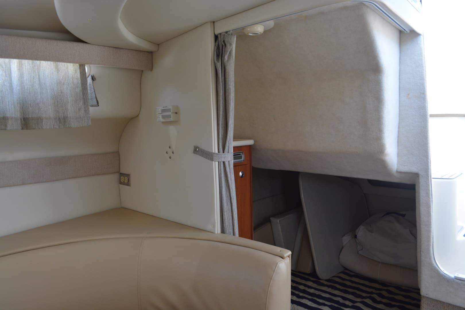 2004 Bayliner 305