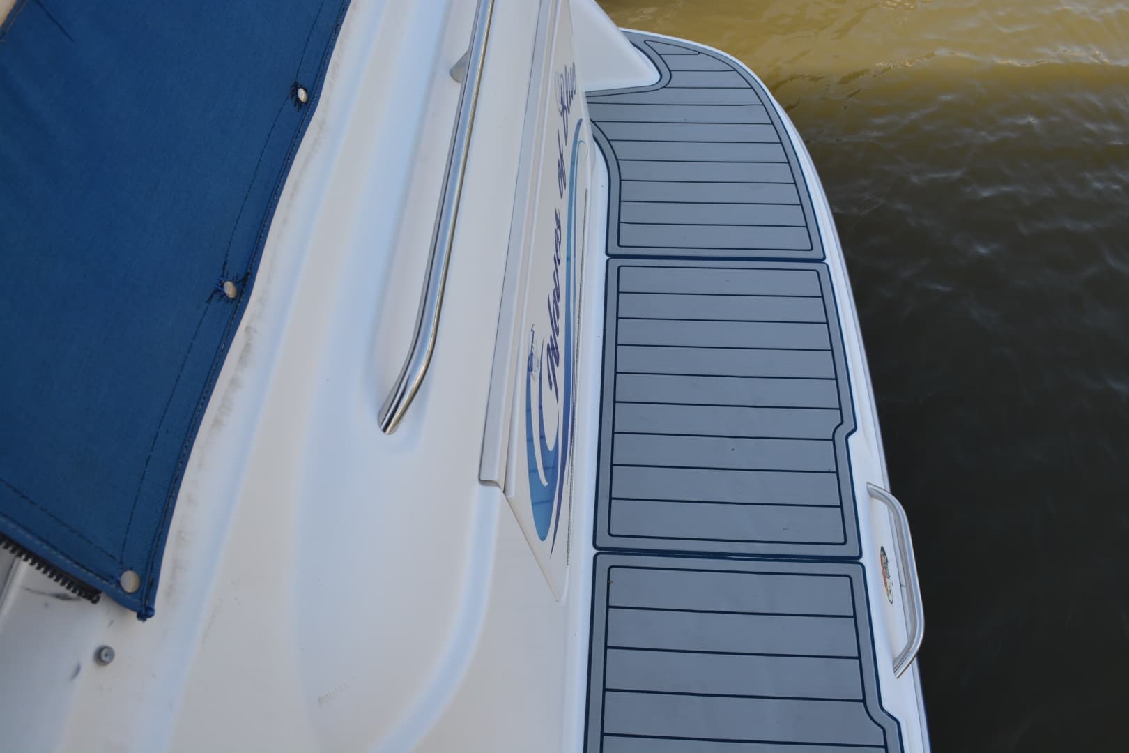 2004 Bayliner 305