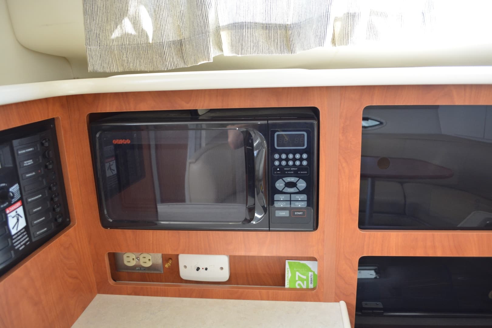 2004 Bayliner 305