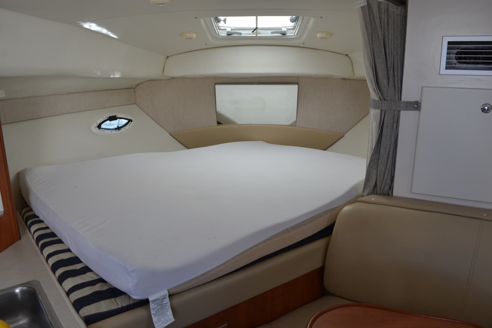 2004 Bayliner 305