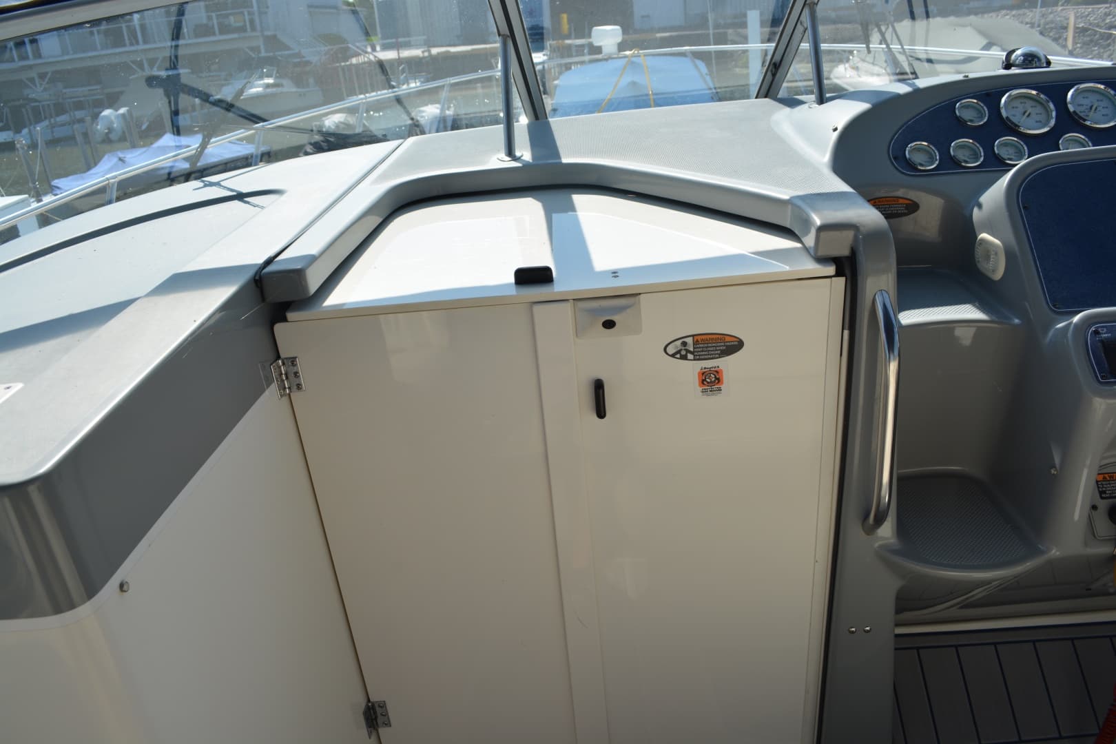 2004 Bayliner 305