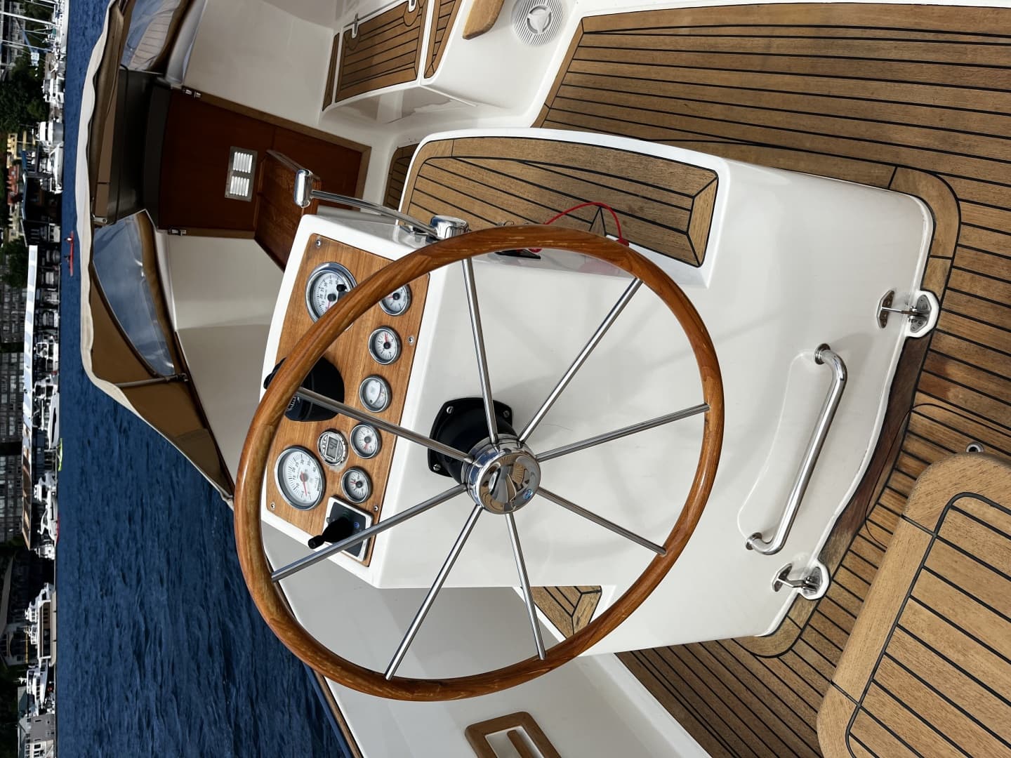 2013 AdmiralsTender C28