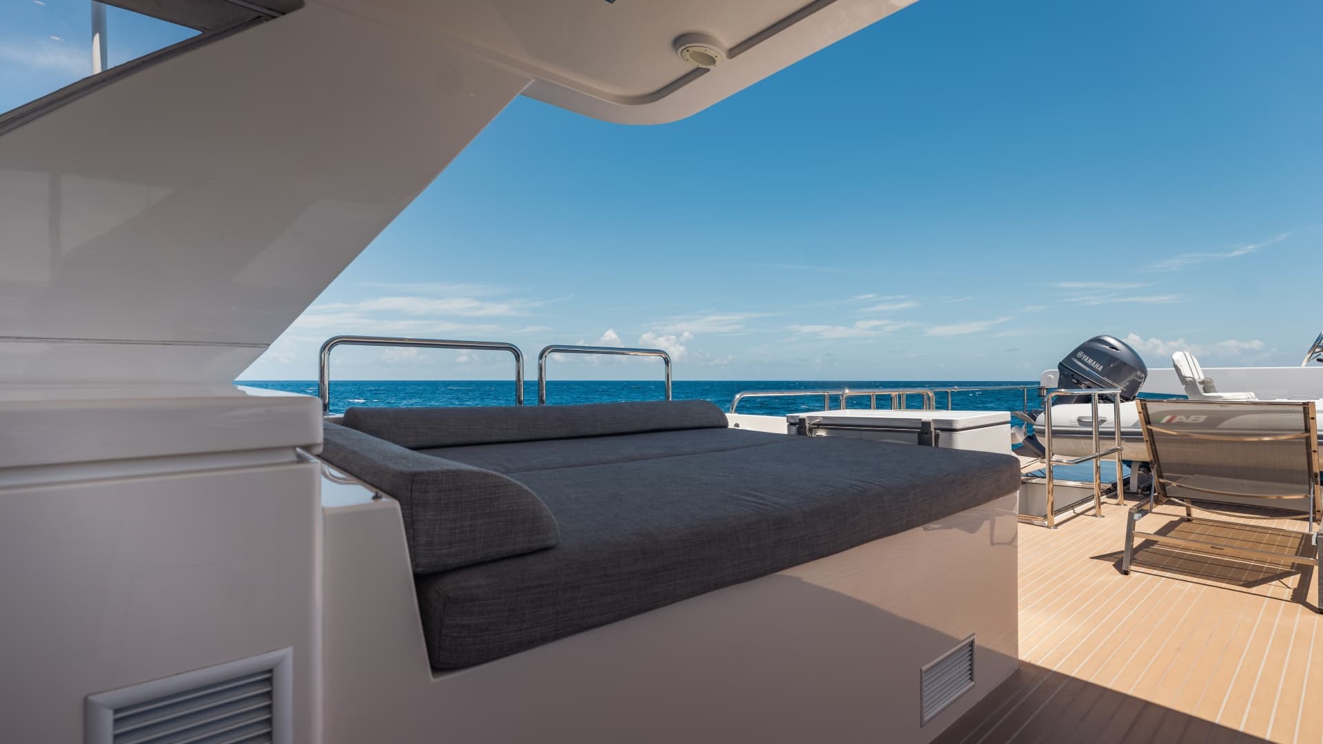 Lounge To Starboard