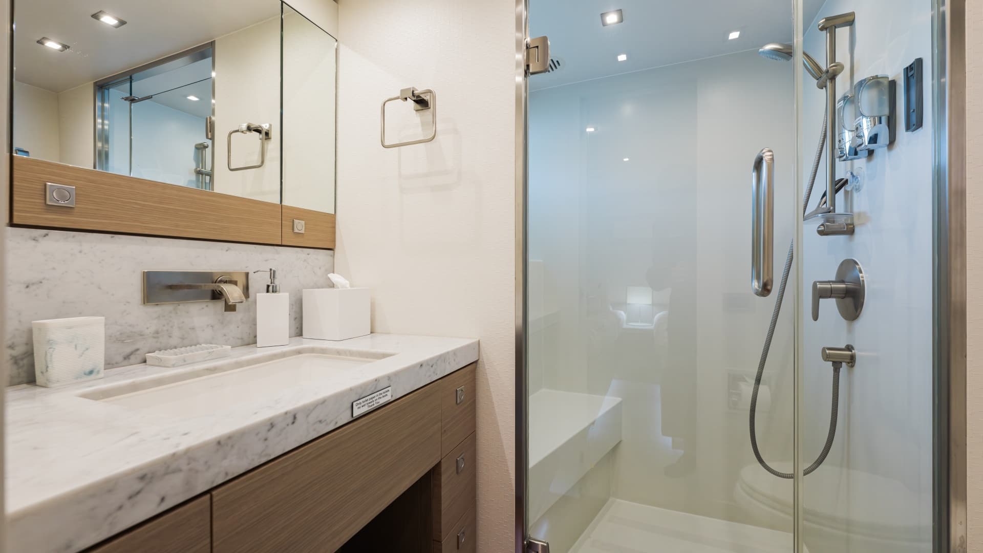 Port Side Cabin Head