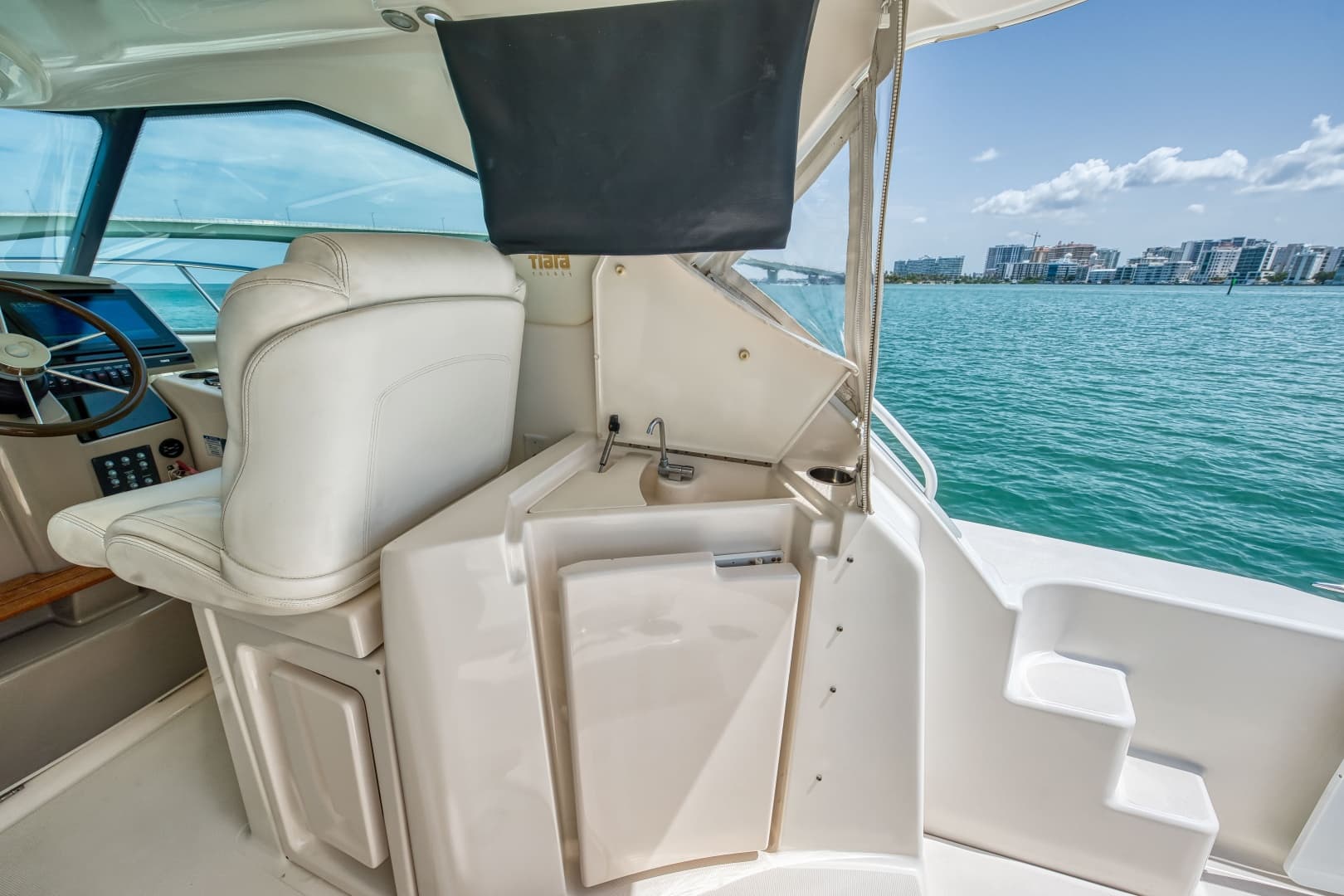 2011 Tiara Yachts 3500 Sivran LE