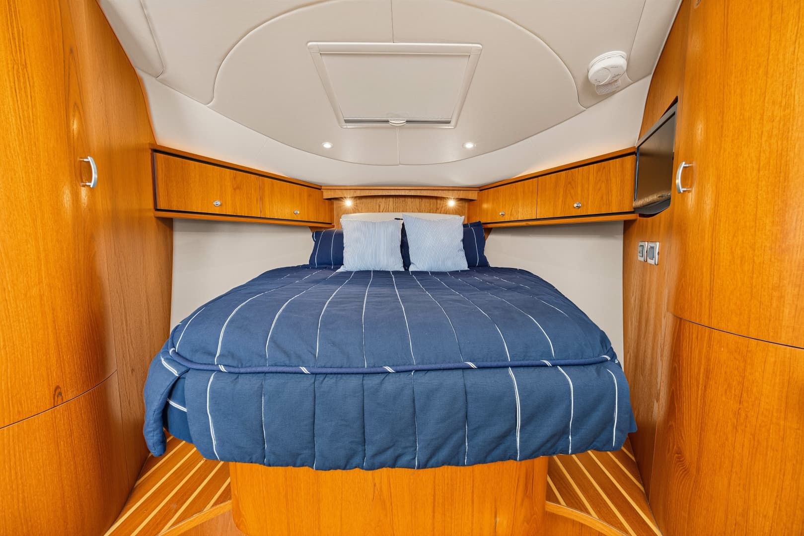 2011 Tiara Yachts 3500 Sivran LE