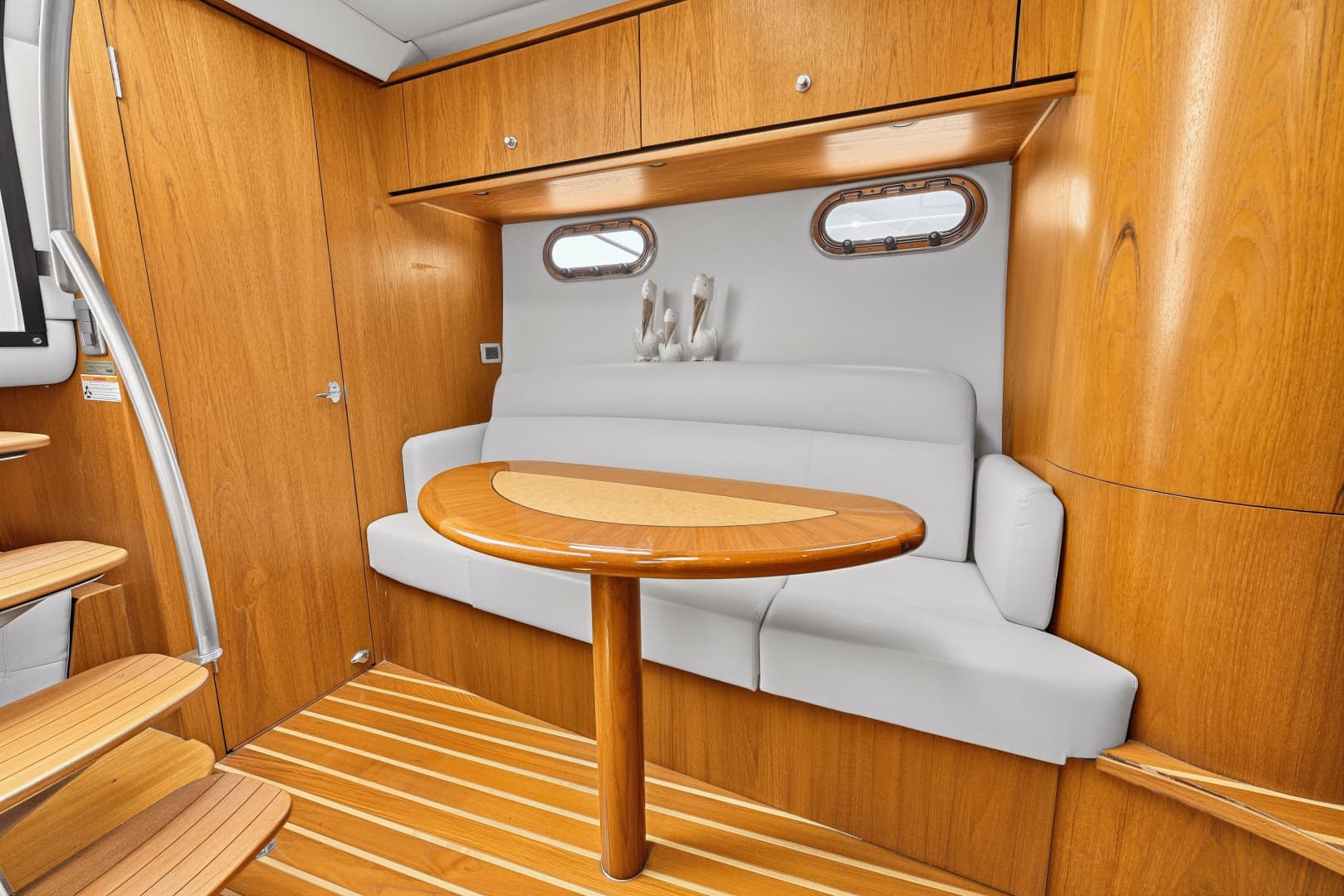 2011 Tiara Yachts 3500 Sivran LE