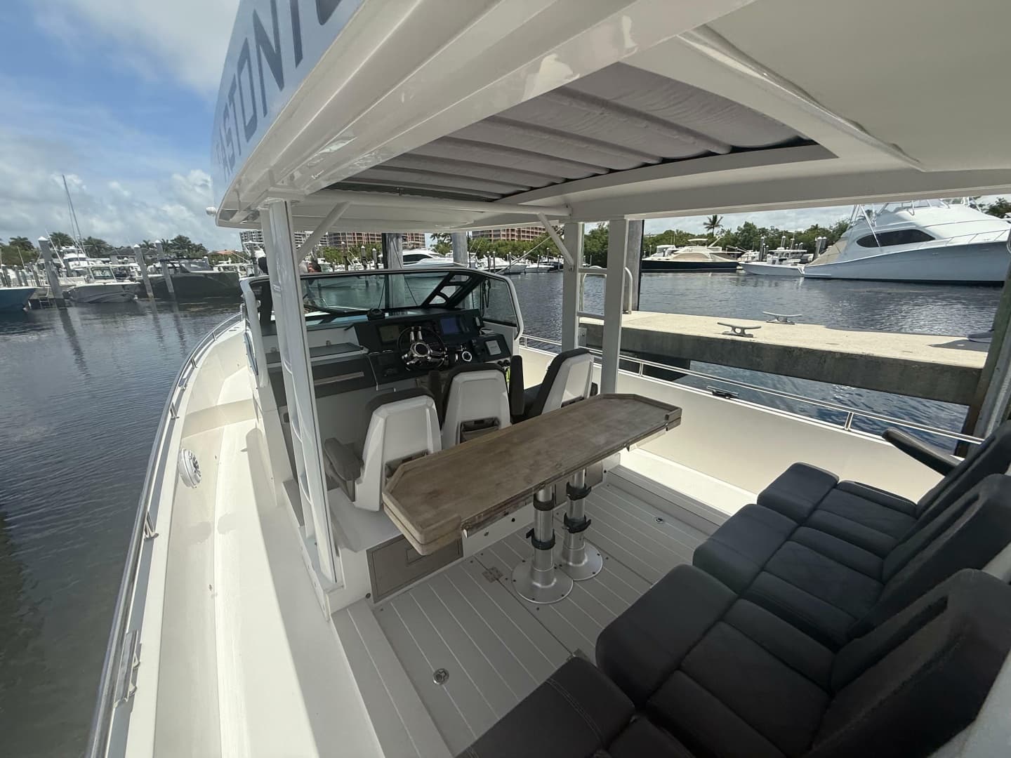 2017 Axopar 37 Sun-Top