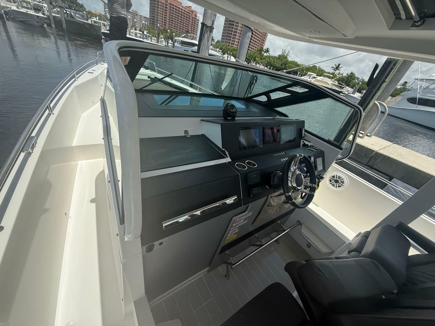 2017 Axopar 37 Sun-Top