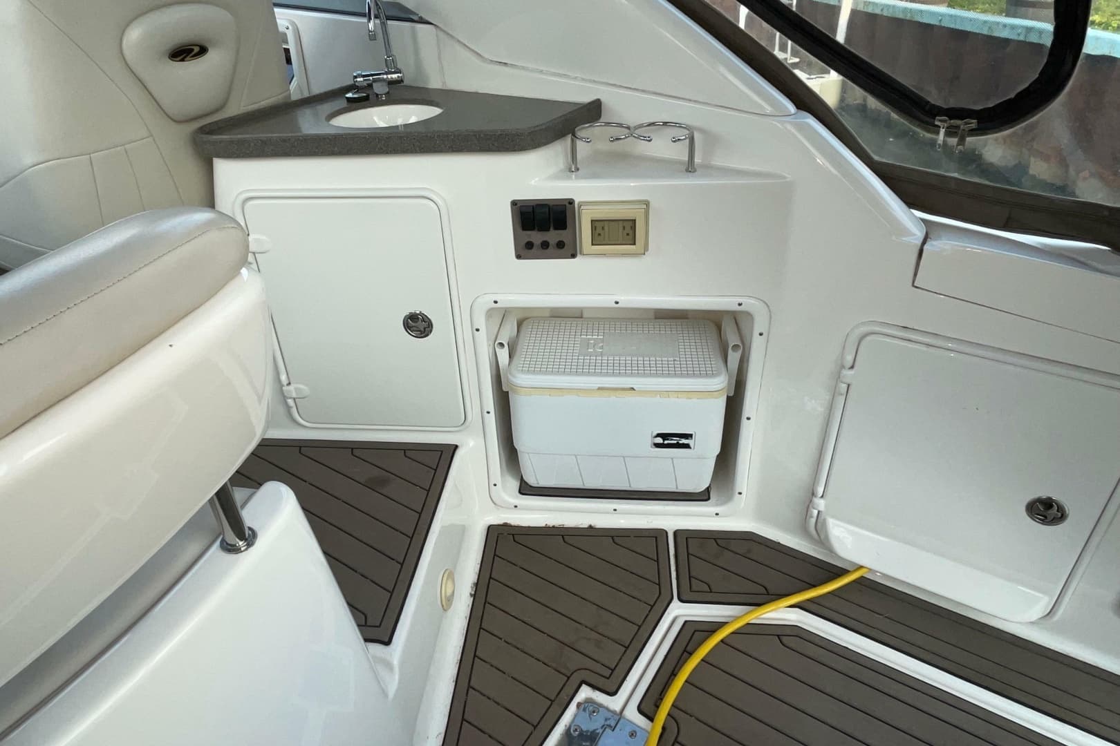 2008 Regal 3060 Window Express