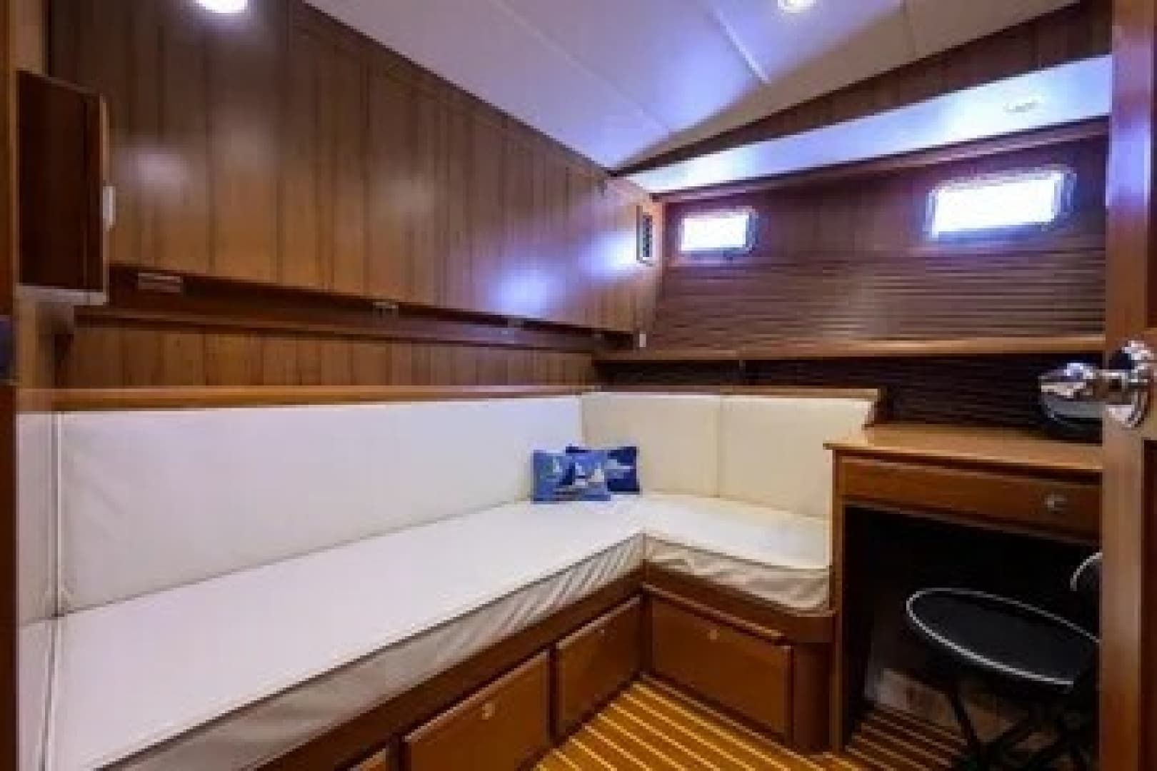 Den/office/guest stateroom