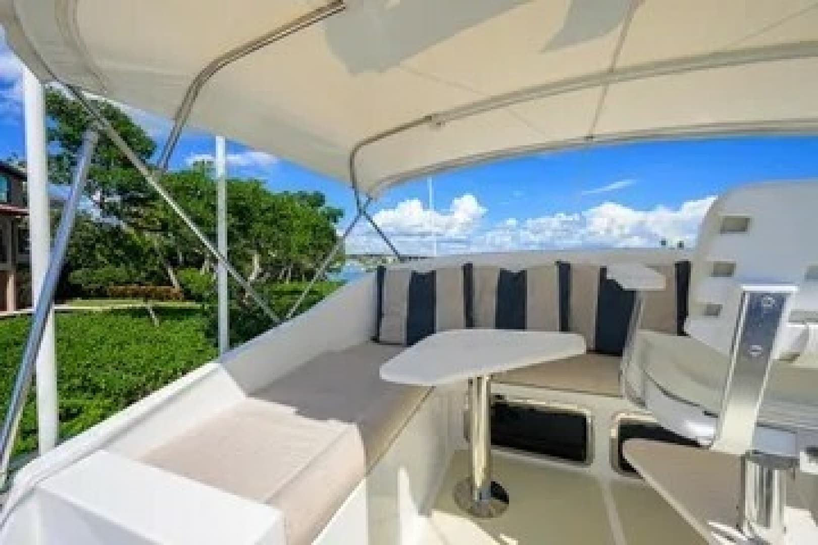 Flybridge table