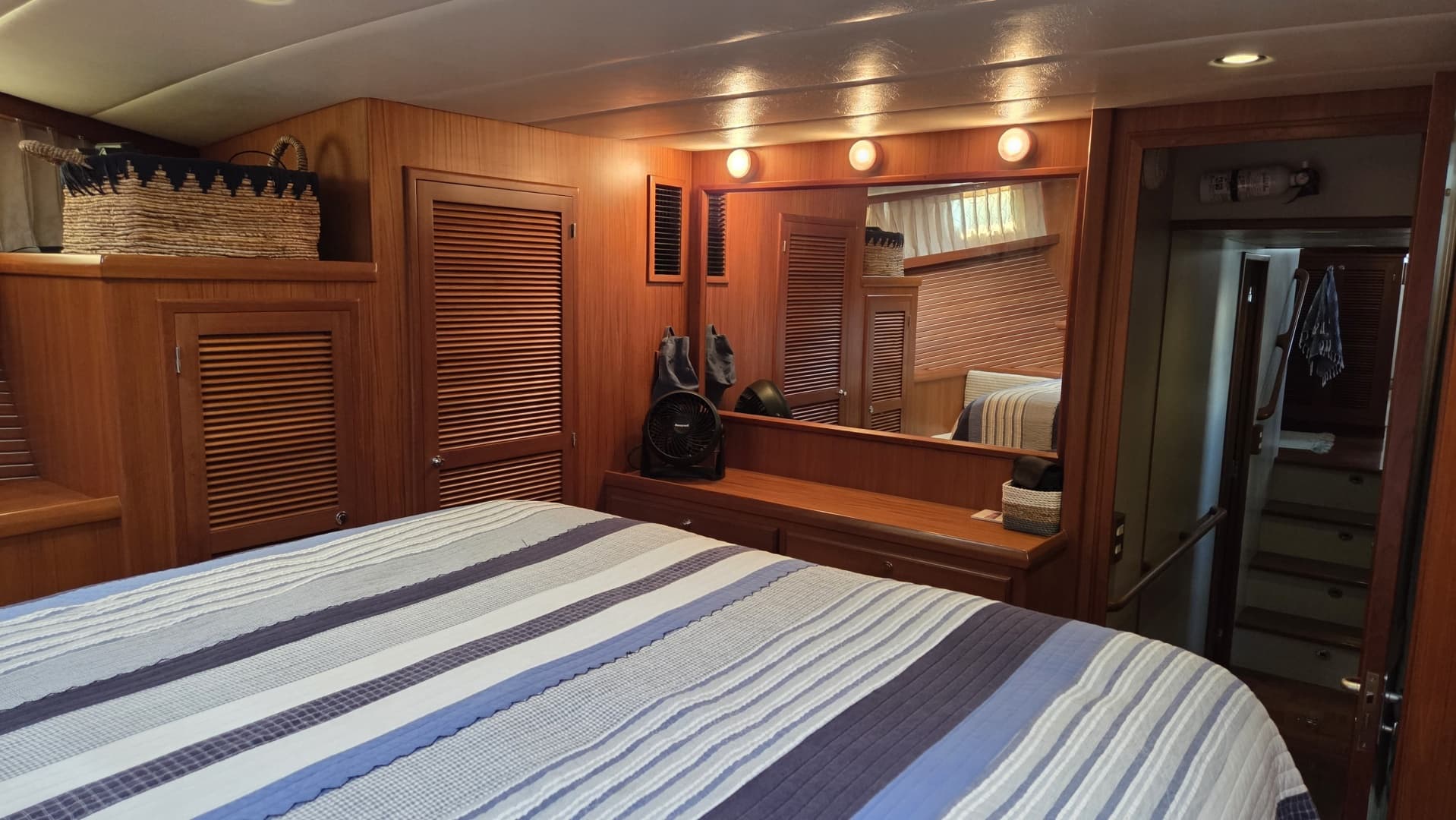 Owner Stateroom Looking Aft