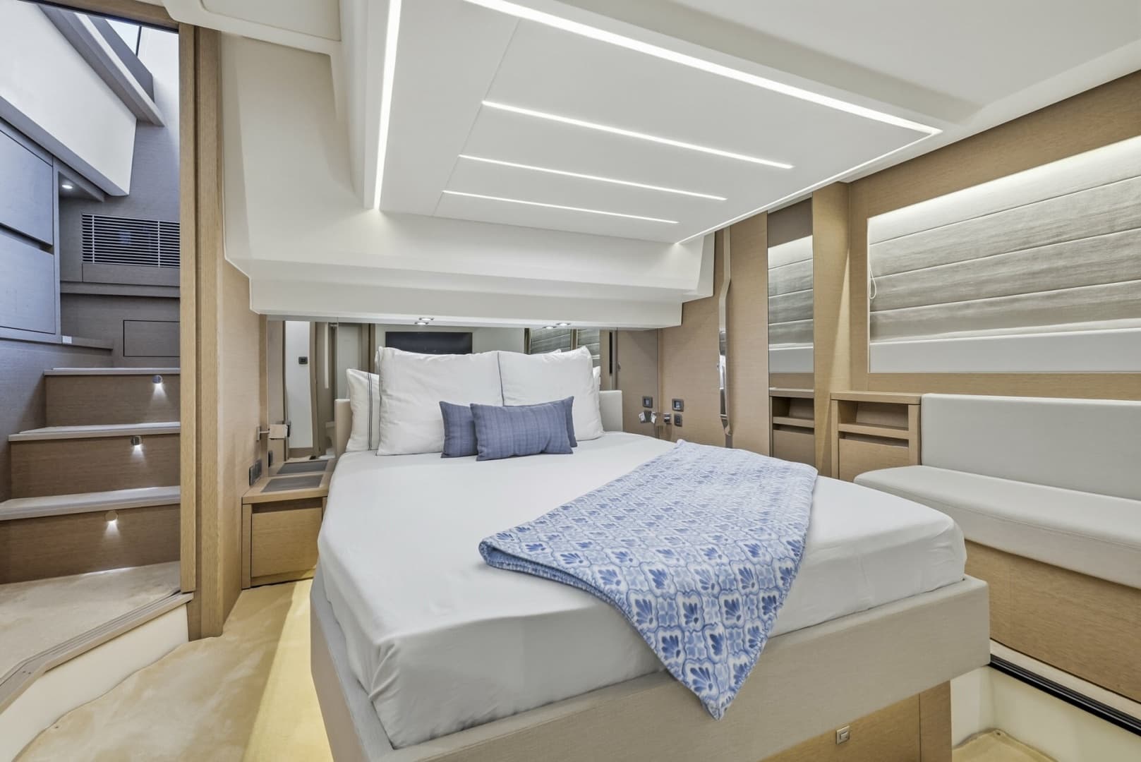 2023 Prestige 520 Fly