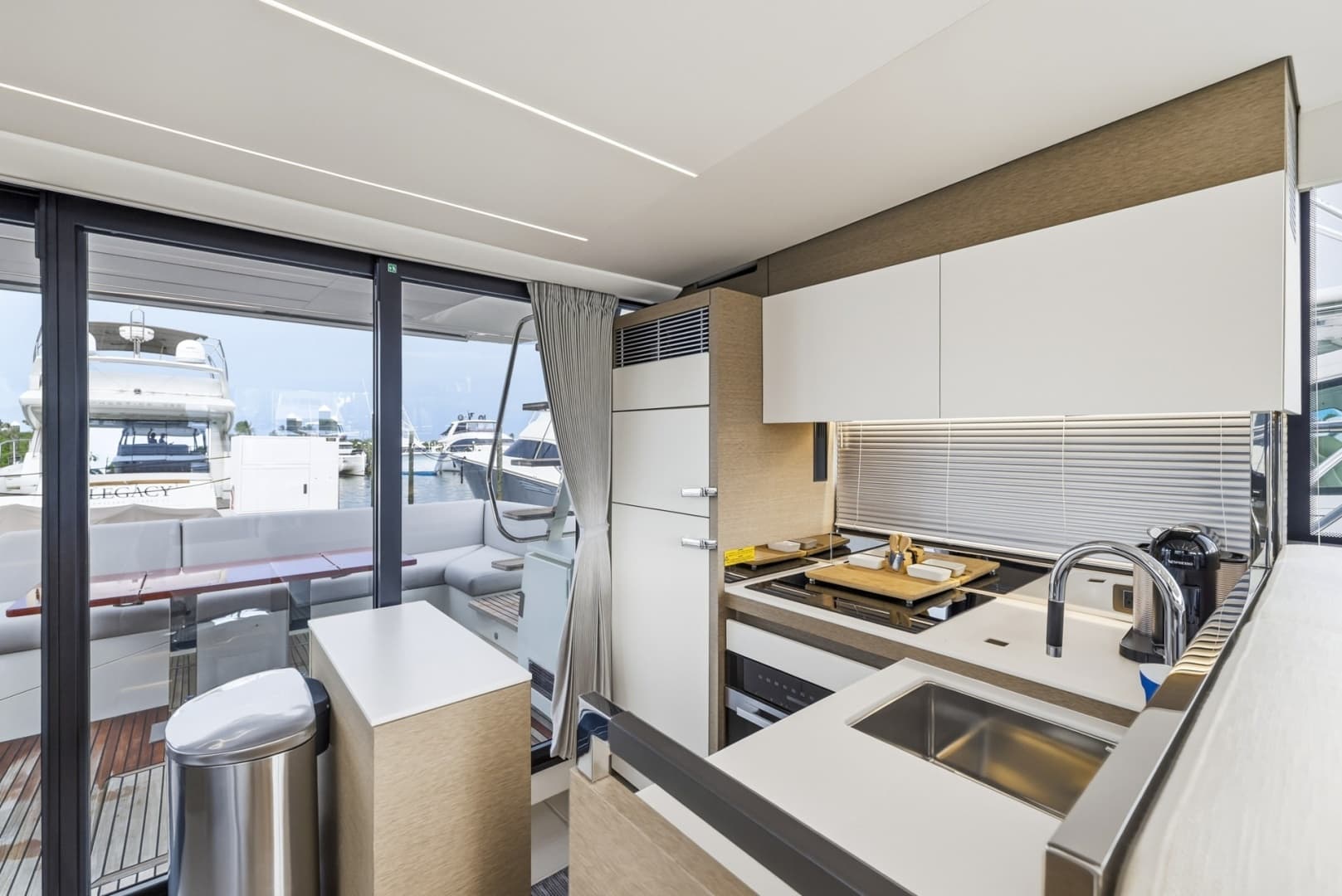 2023 Prestige 520 Fly