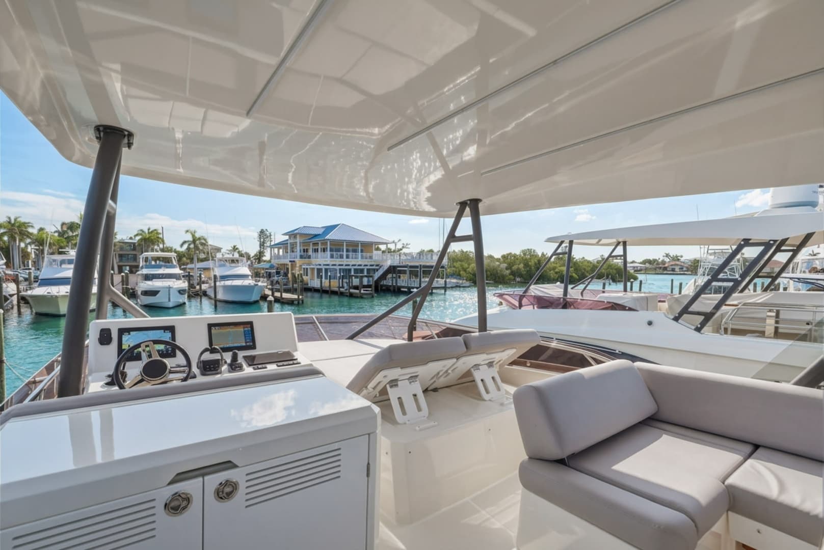 2023 Prestige 520 Fly