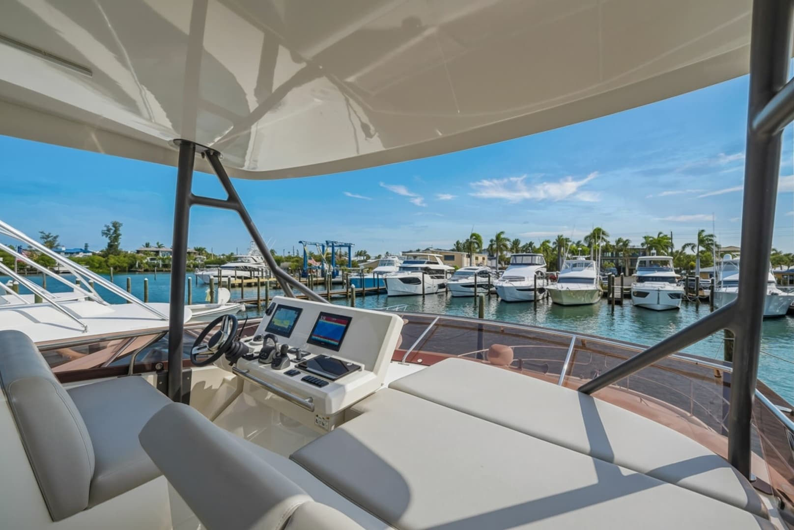 2023 Prestige 520 Fly
