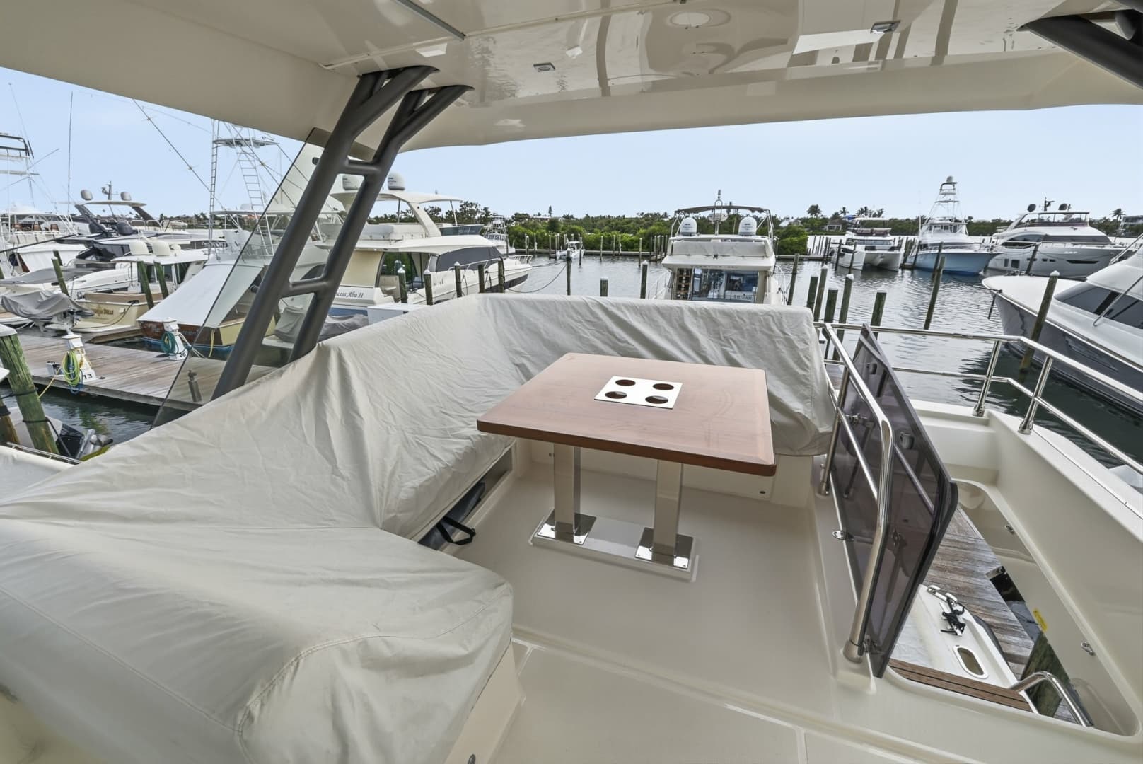 2023 Prestige 520 Fly