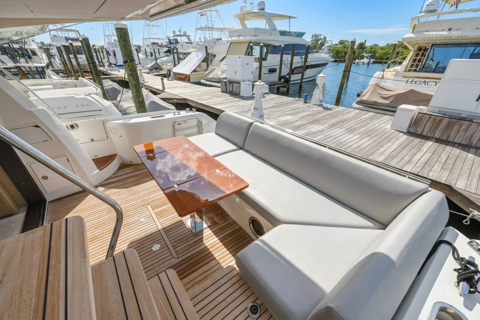 2023 Prestige 520 Fly