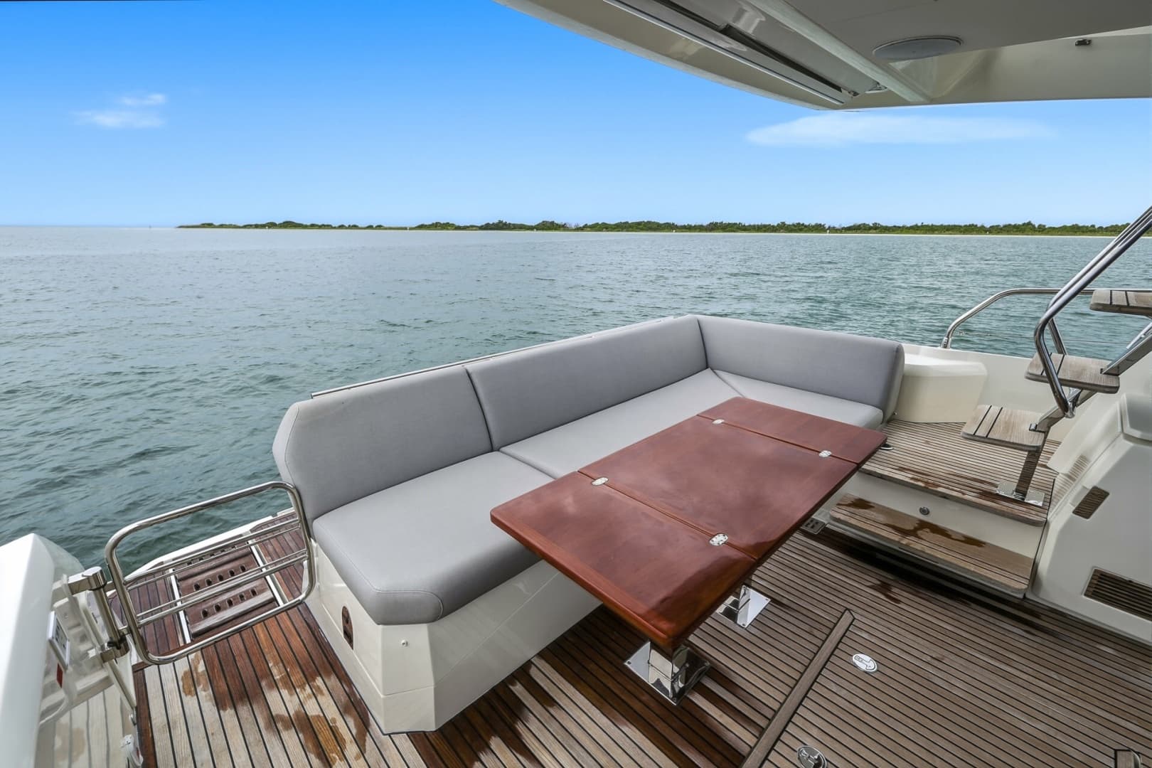 2023 Prestige 520 Fly