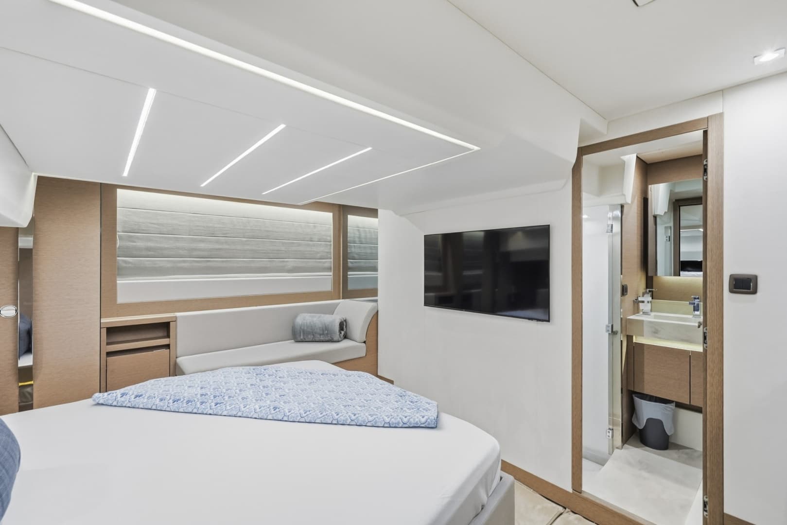 2023 Prestige 520 Fly