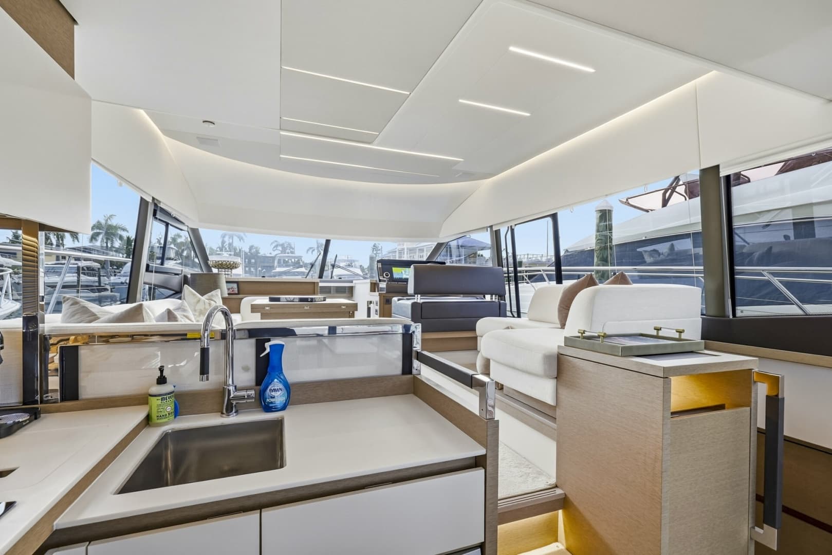 2023 Prestige 520 Fly