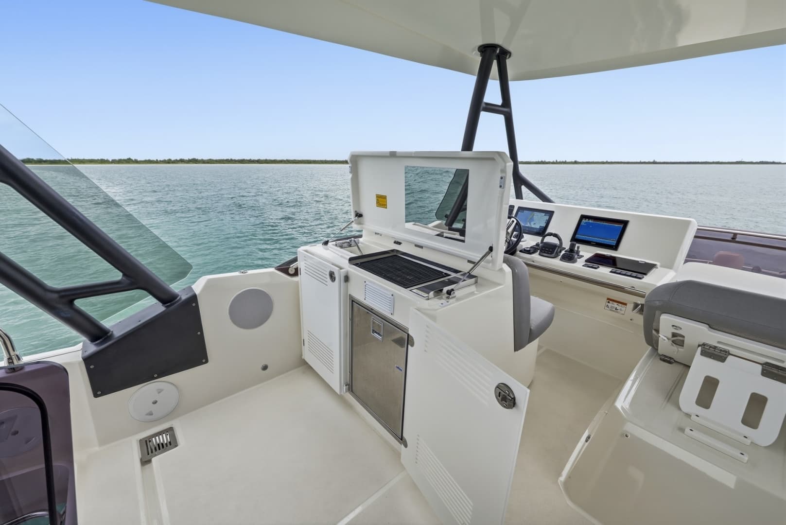 2023 Prestige 520 Fly