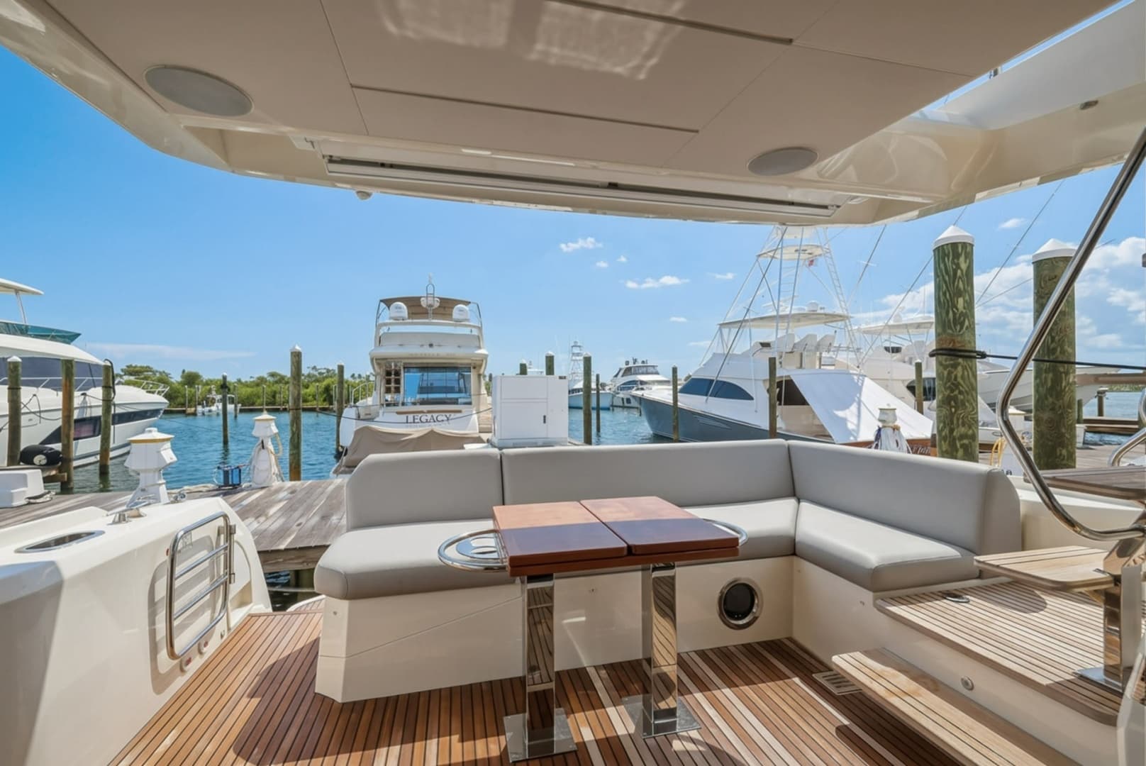 2023 Prestige 520 Fly