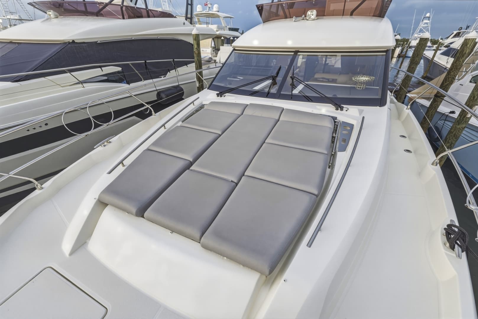 2023 Prestige 520 Fly