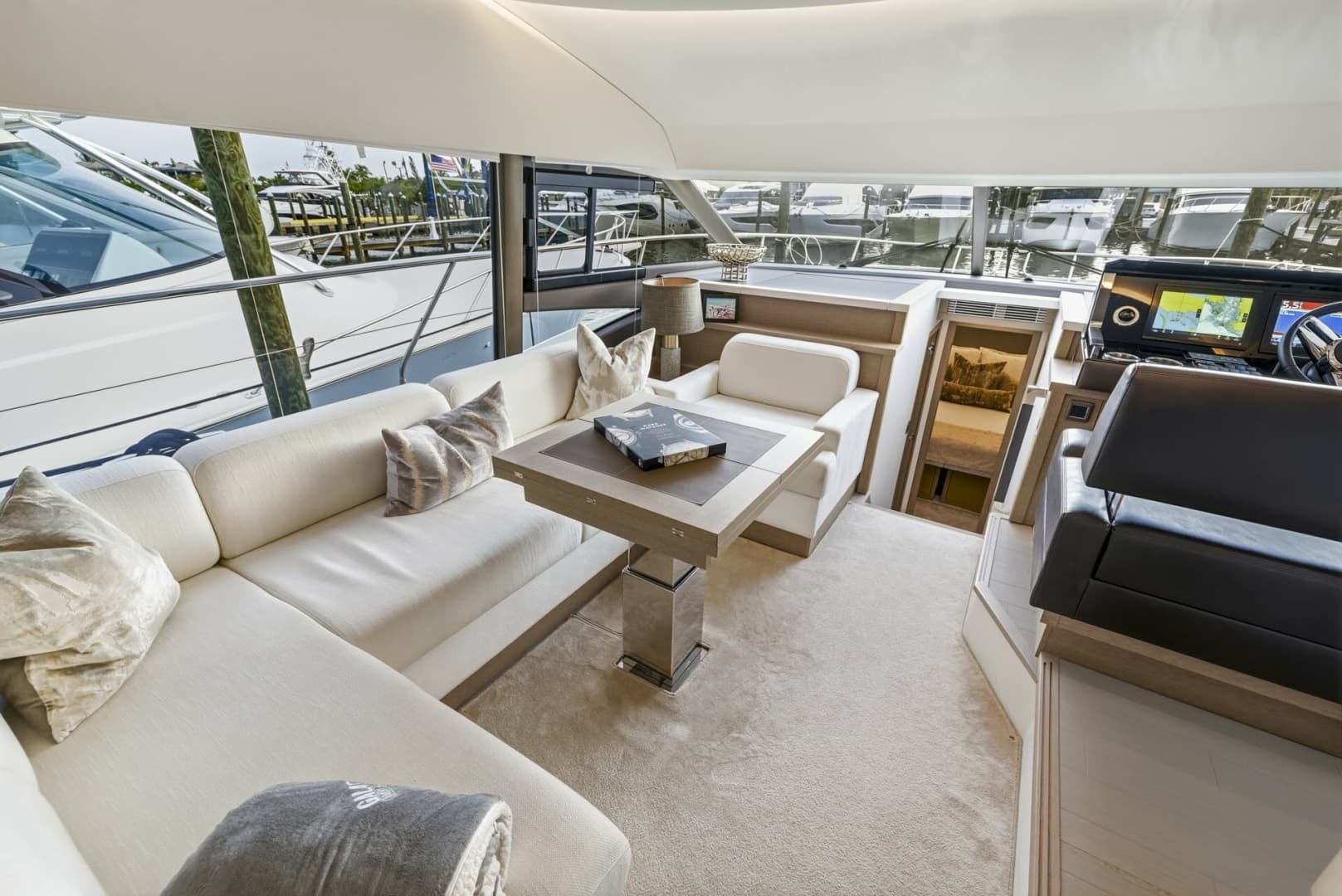 2023 Prestige 520 Fly