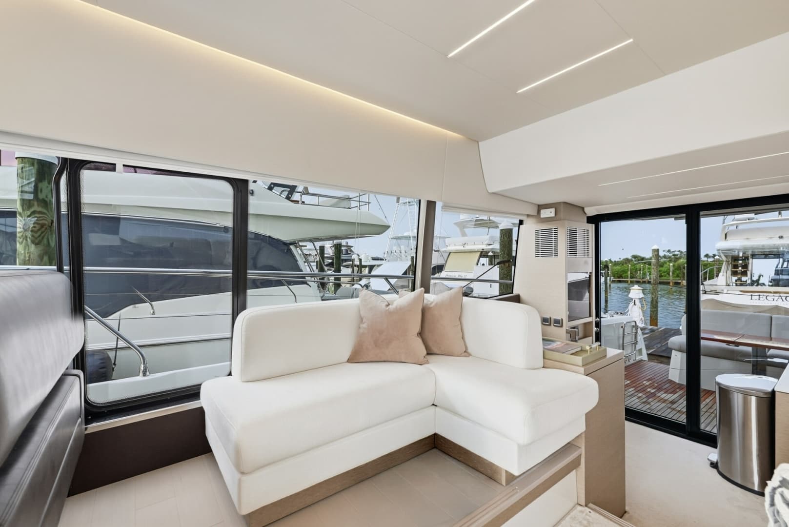 2023 Prestige 520 Fly