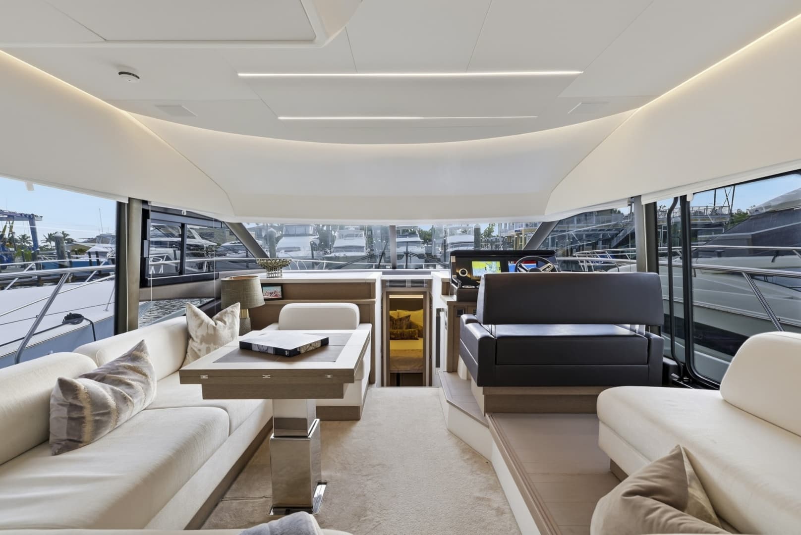 2023 Prestige 520 Fly