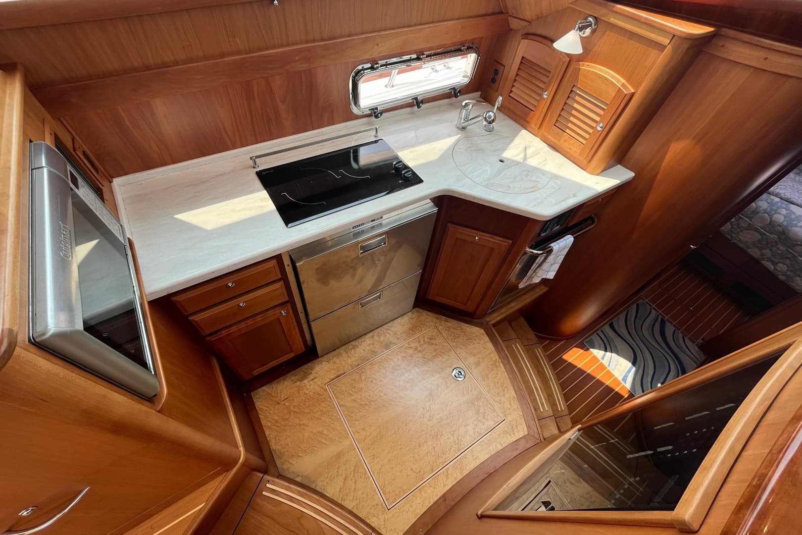 2018 Sabre 42 Fly Bridge Sedan