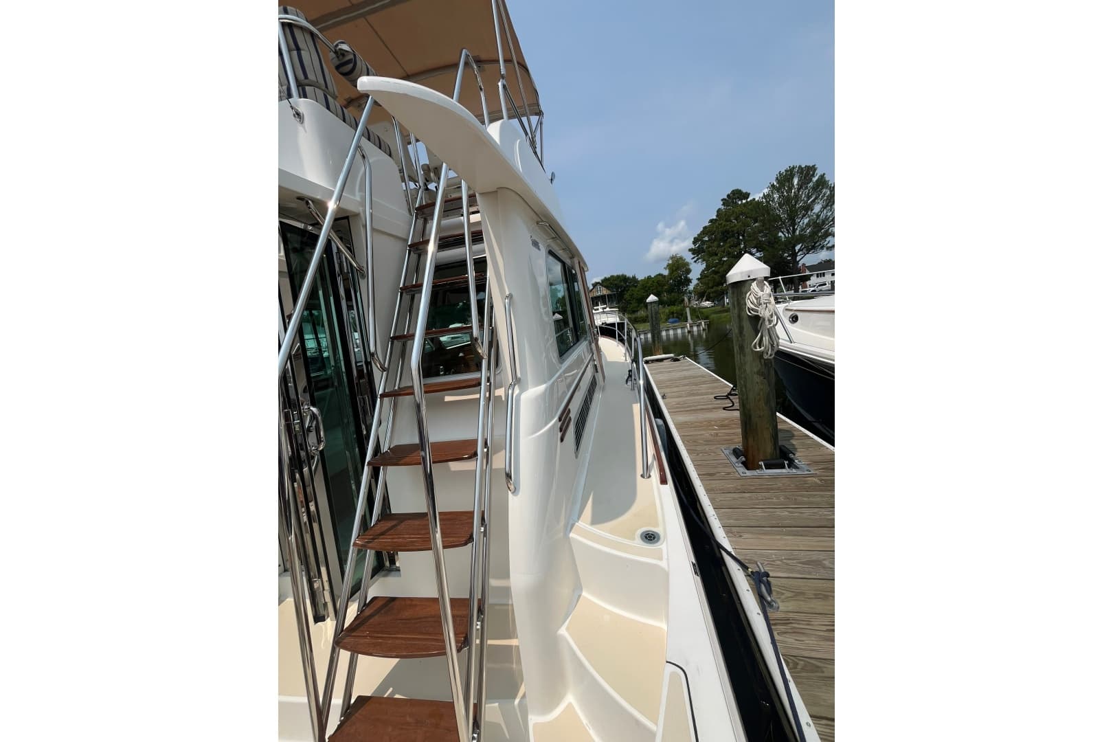 2018 Sabre 42 Fly Bridge Sedan
