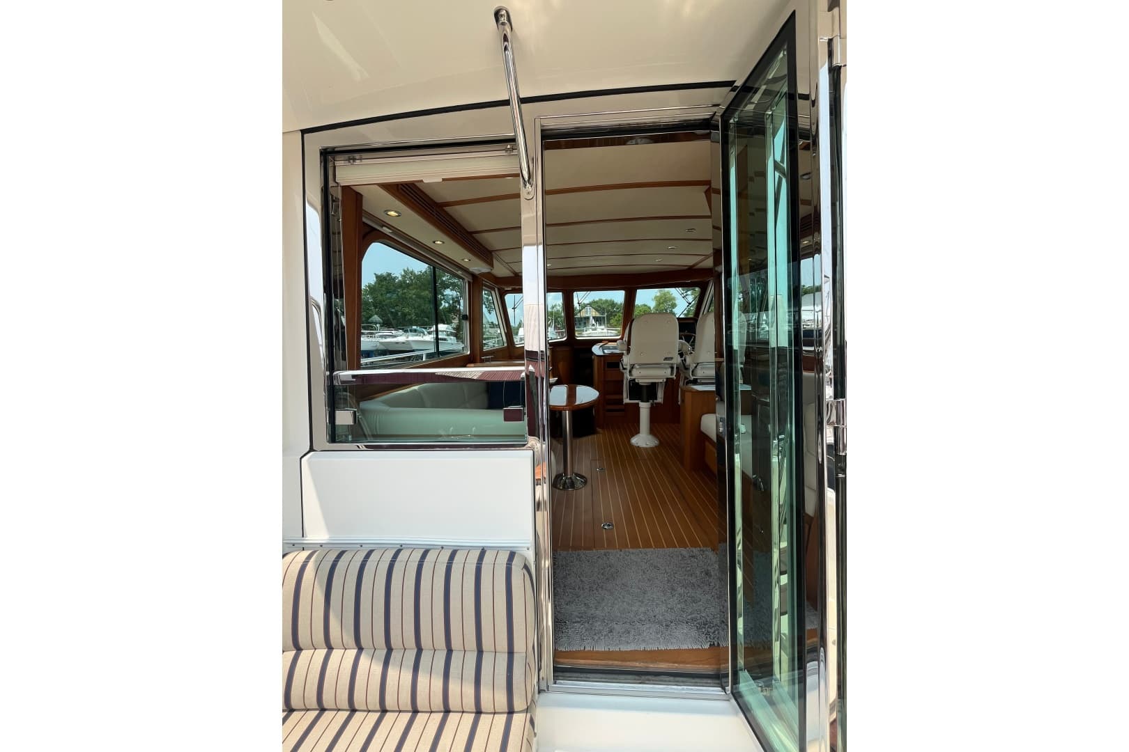 2018 Sabre 42 Fly Bridge Sedan