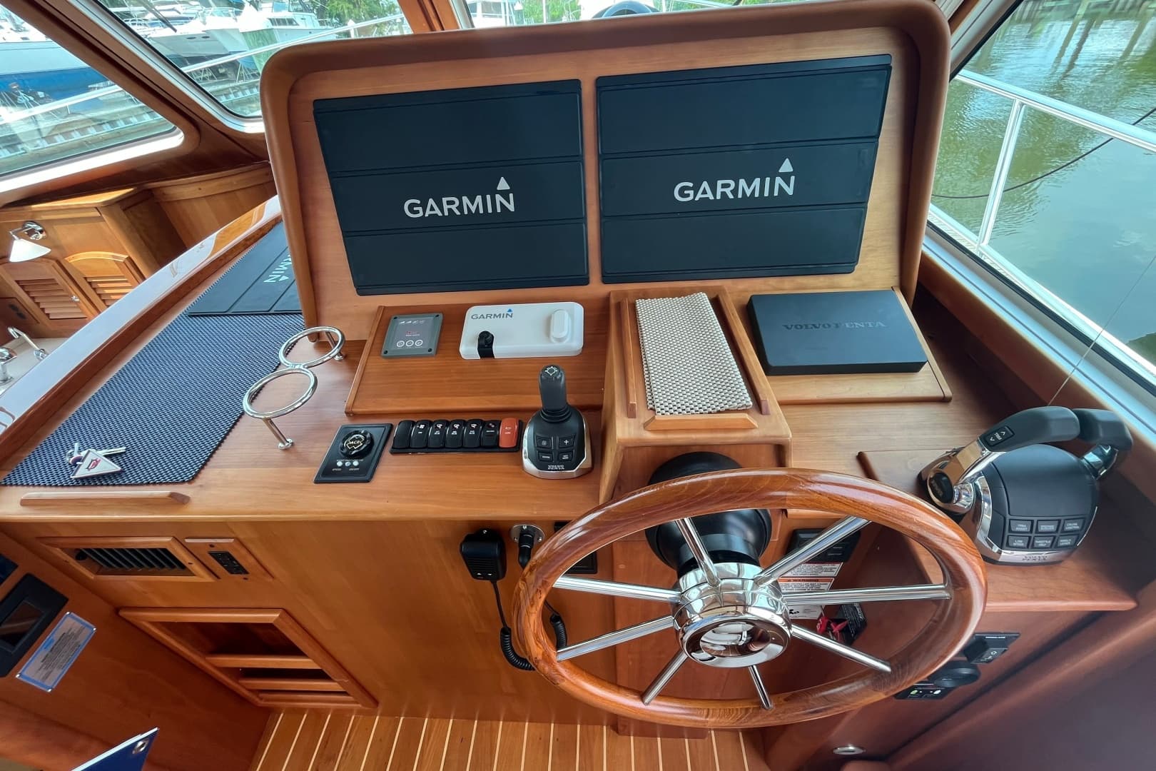 2018 Sabre 42 Fly Bridge Sedan