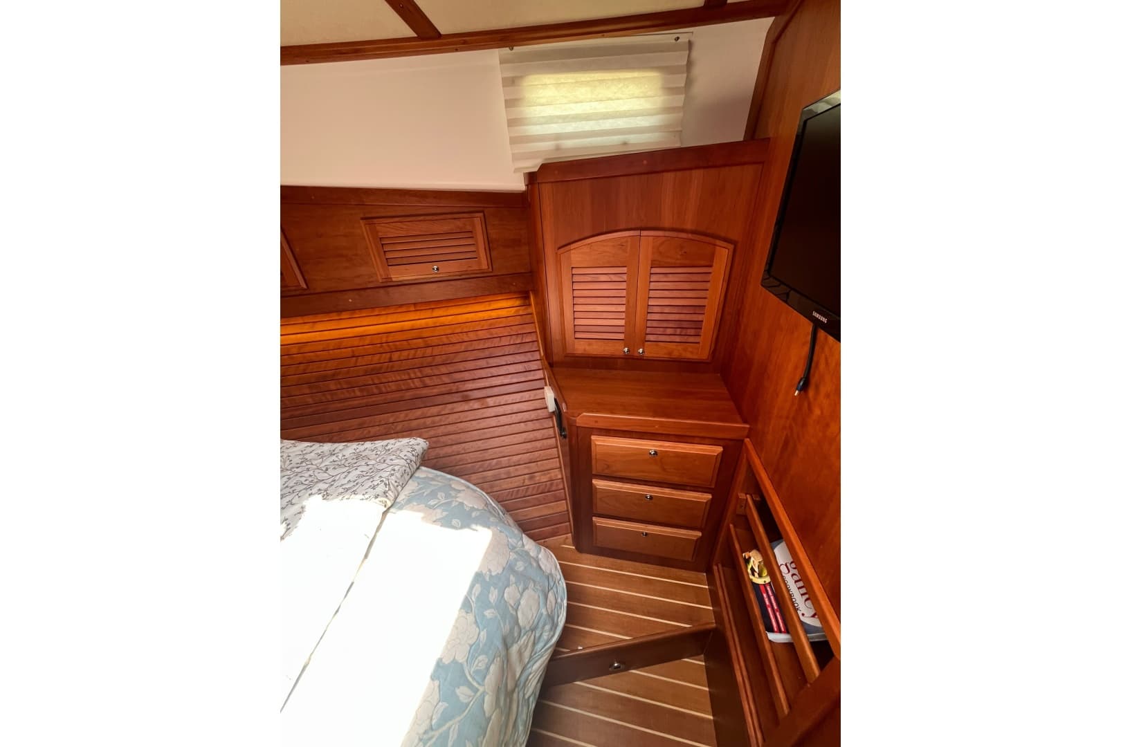 2018 Sabre 42 Fly Bridge Sedan