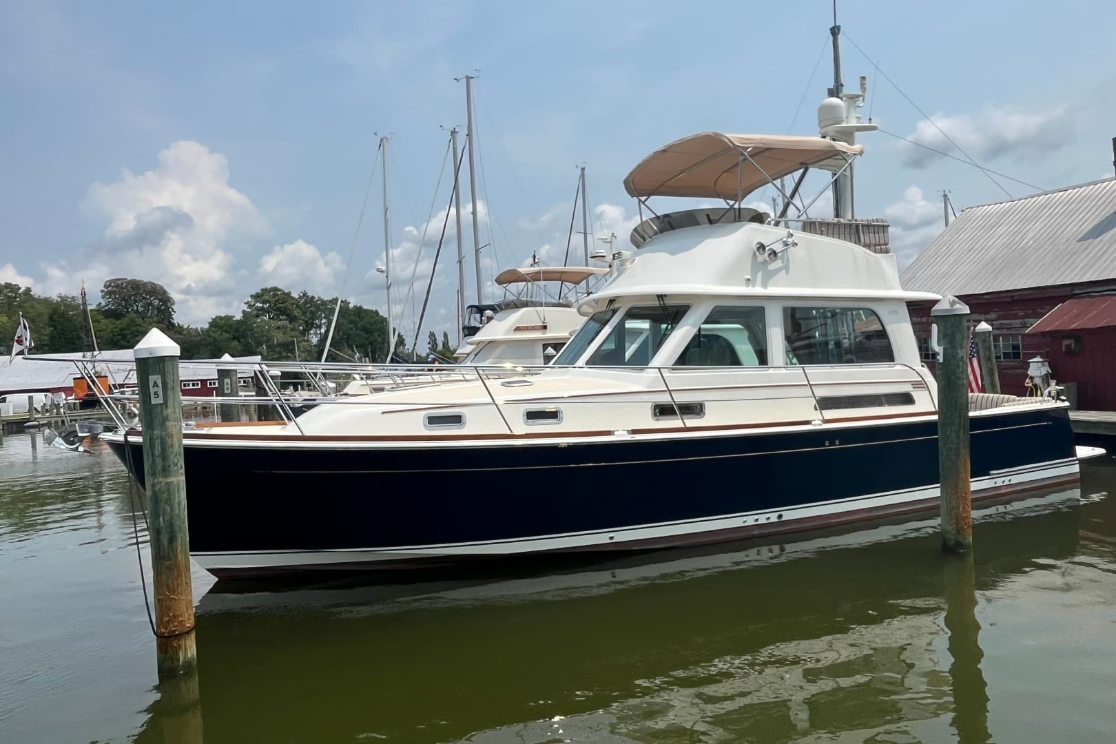 2018 Sabre 42 Fly Bridge Sedan