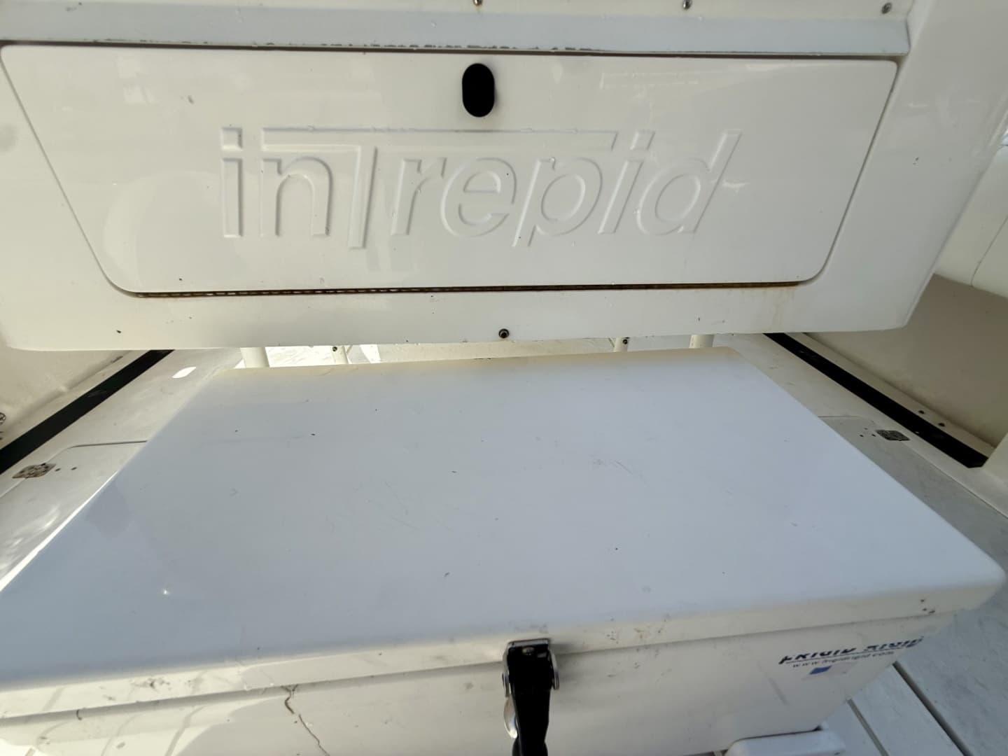 2008 Intrepid 377 Walkaround