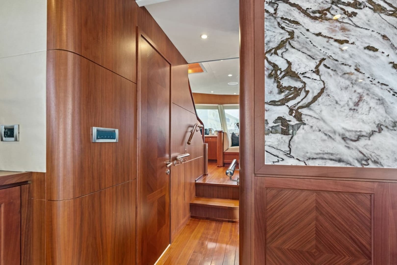 2012 Ocean Alexander 90 Skylounge