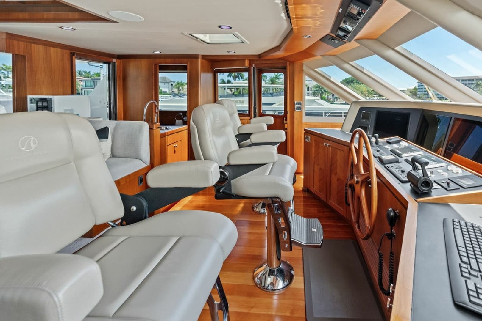 2012 Ocean Alexander 90 Skylounge