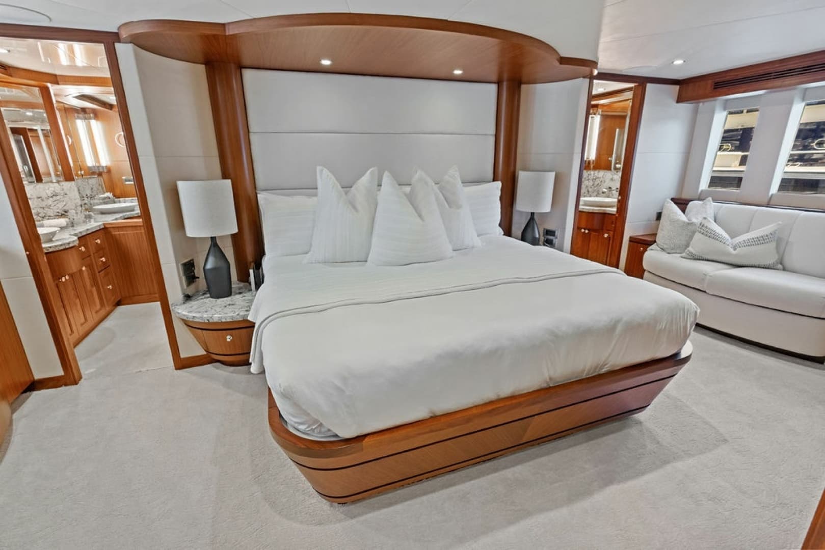 2012 Ocean Alexander 90 Skylounge