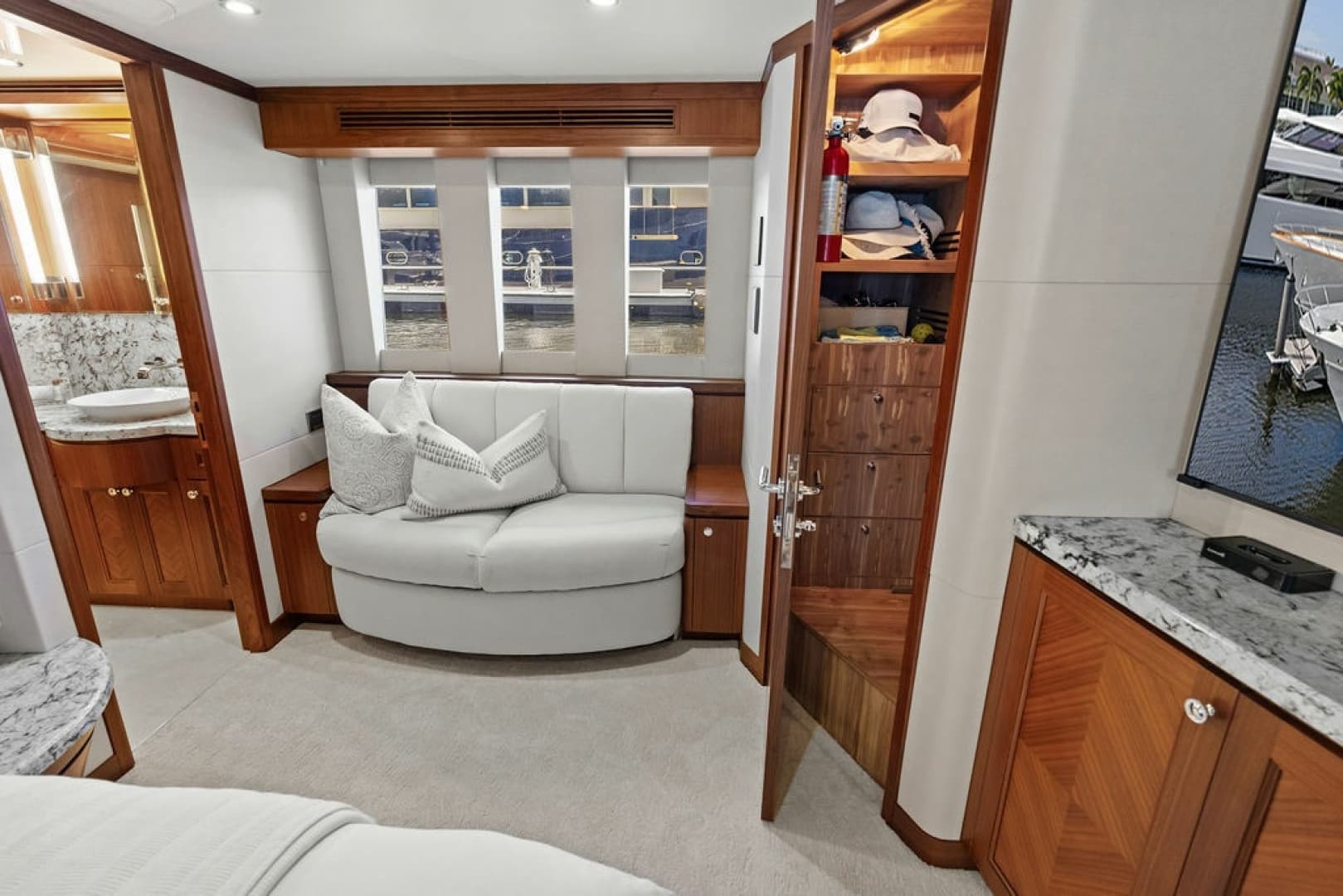 2012 Ocean Alexander 90 Skylounge