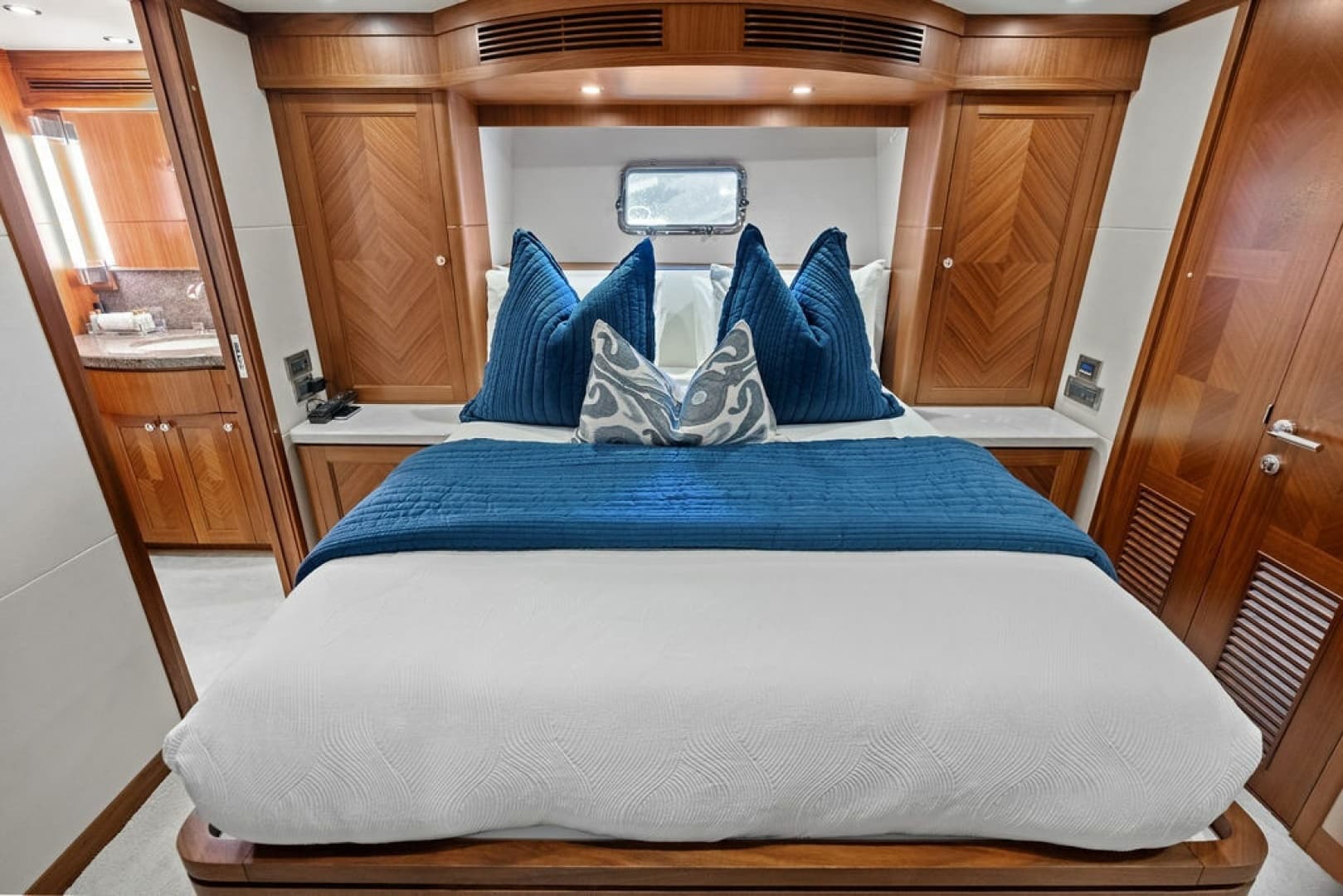 2012 Ocean Alexander 90 Skylounge