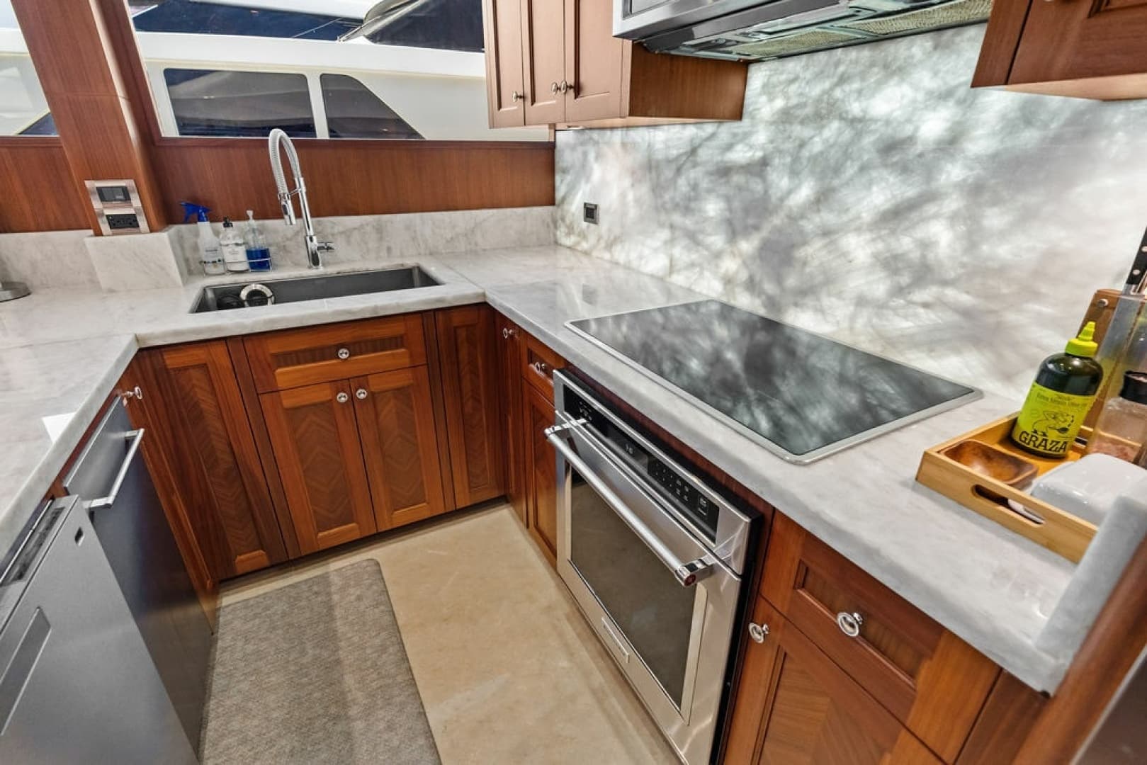 2012 Ocean Alexander 90 Skylounge