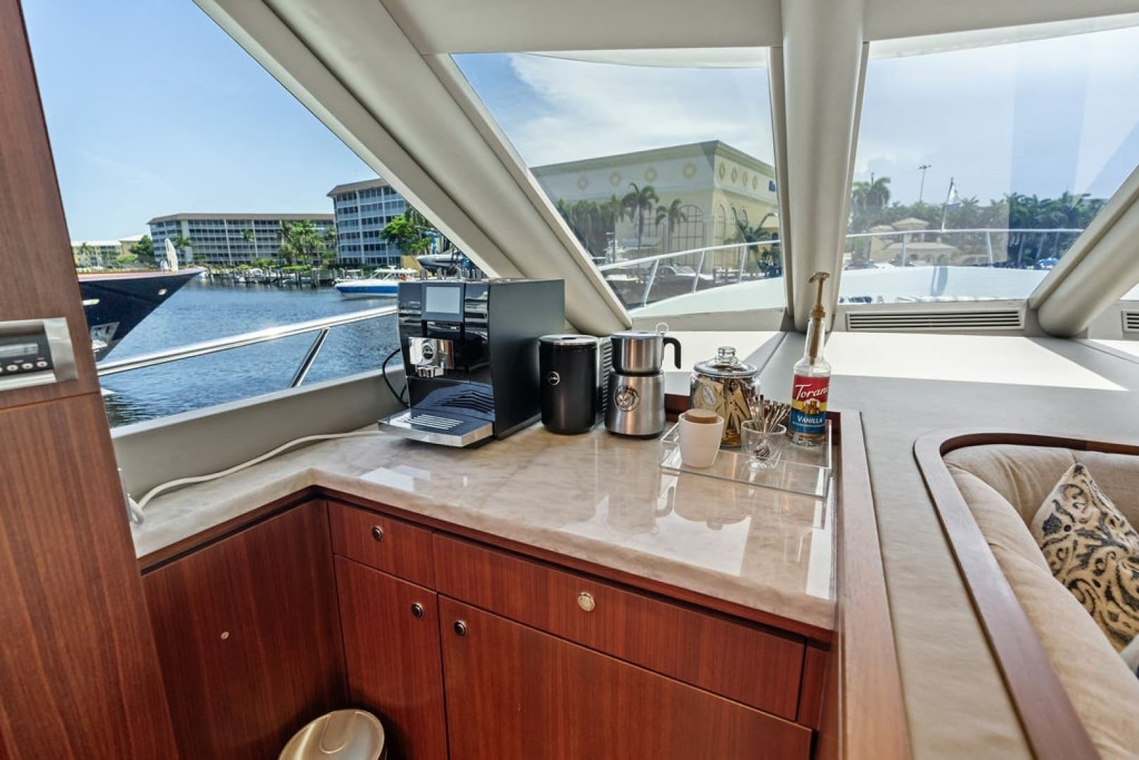 2012 Ocean Alexander 90 Skylounge