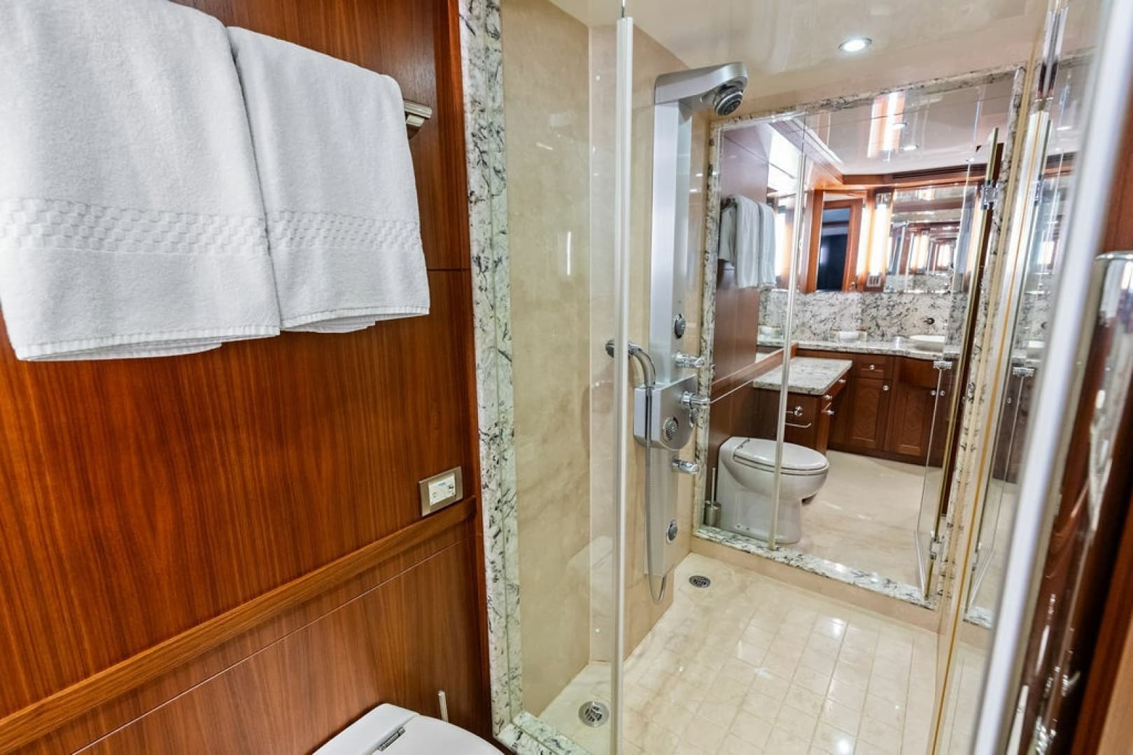 2012 Ocean Alexander 90 Skylounge