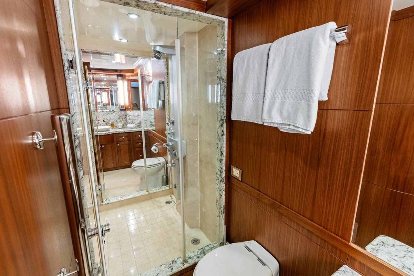 2012 Ocean Alexander 90 Skylounge