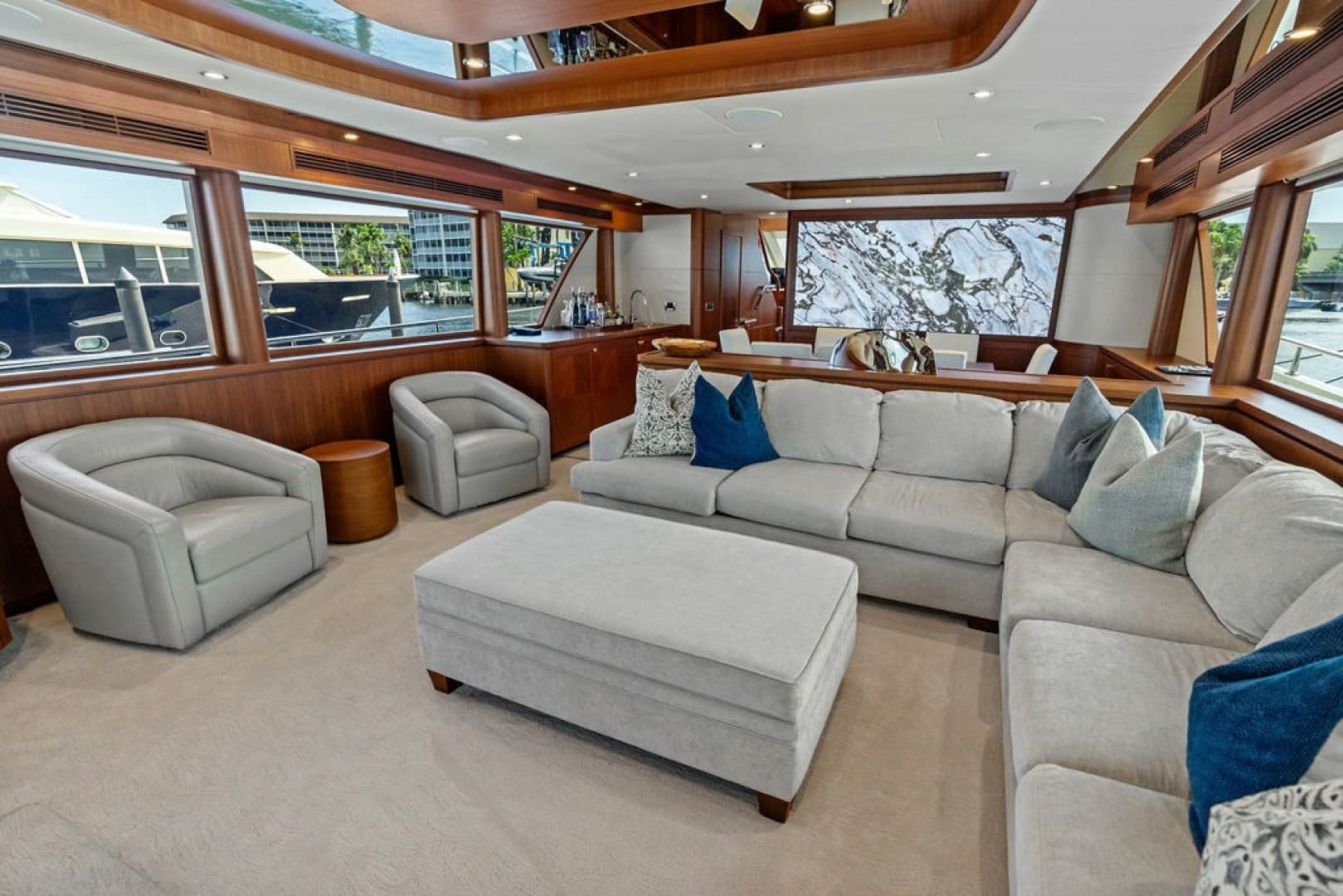 2012 Ocean Alexander 90 Skylounge
